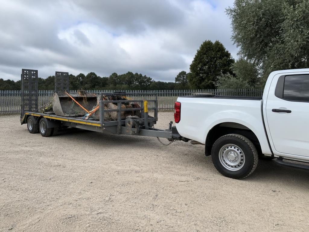 Remorque porte-engins attelée à un véhicule professionnel